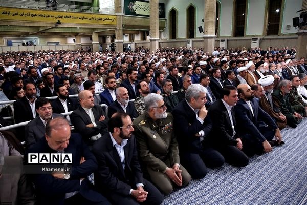 دیدار مسئولان نظام و سفرای کشورهای اسلامی با مقام معظم رهبری