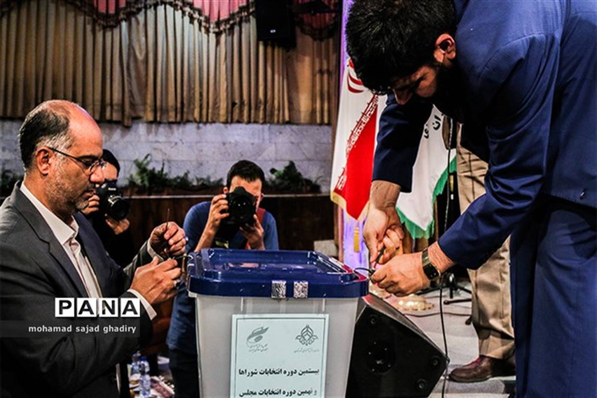 نهمین دوره انتخابات مجلس دانش آموزی دختر شهر تهران در حال برگزاری است