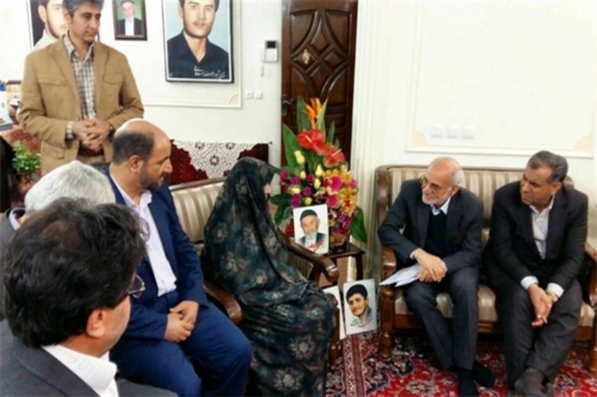 دیدار استاندار تهران با خانواده شهیدان سفلایی در شهرری