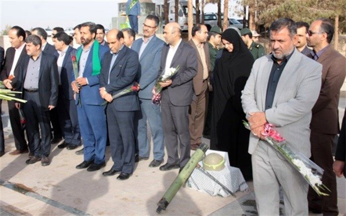 آغاز برنامه های هفته معلم با ادای احترام به 124 معلم شهید استان