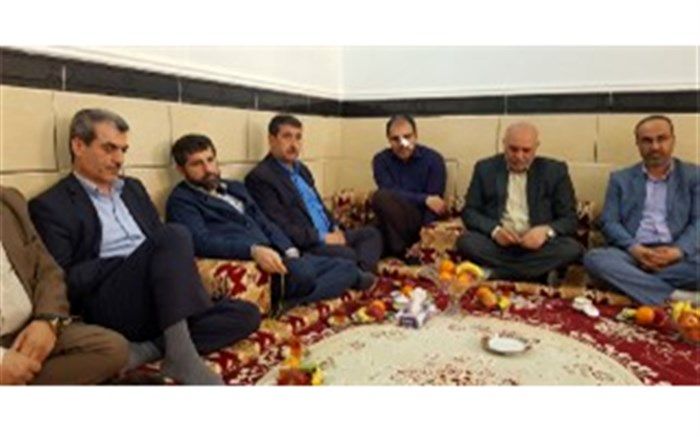 استاندار خوزستان به عیادت معلم مضروب حمیدیه رفت