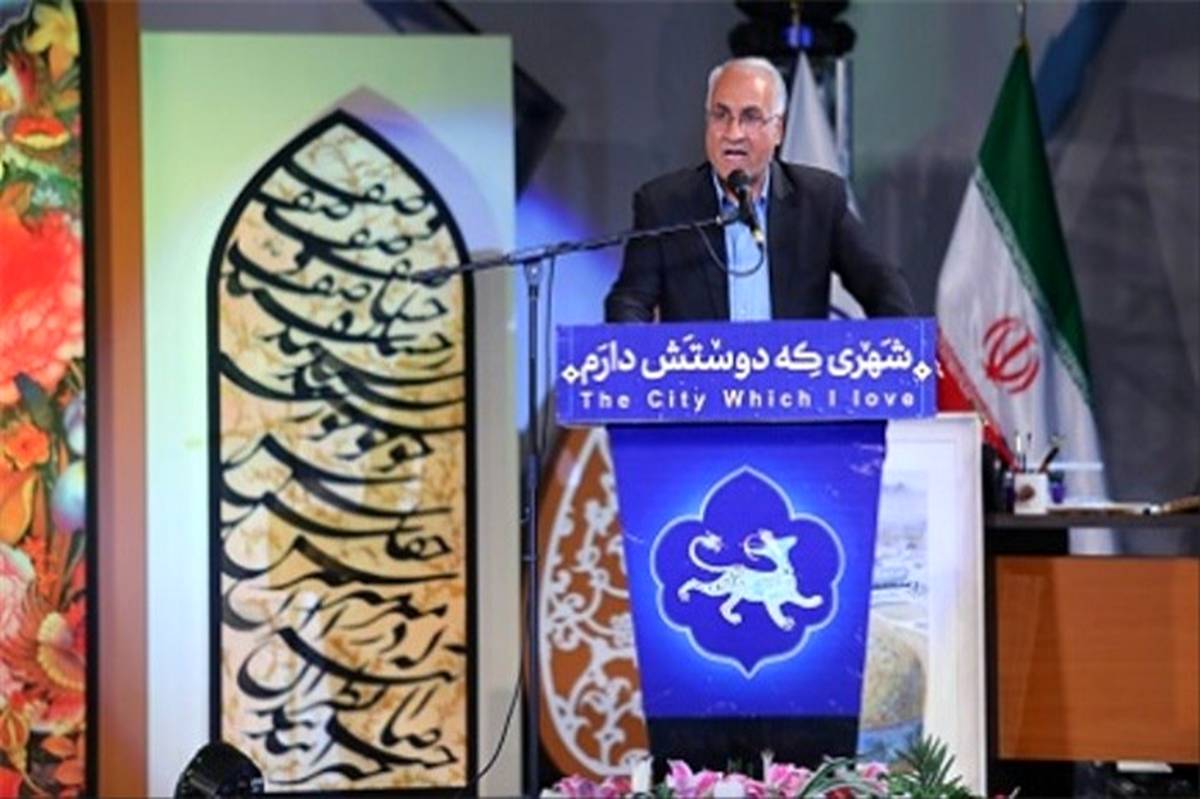 هنر، فرهنگ، مردم و مشارکت مسئولانه به حل مشکلات اصفهان کمک می کند