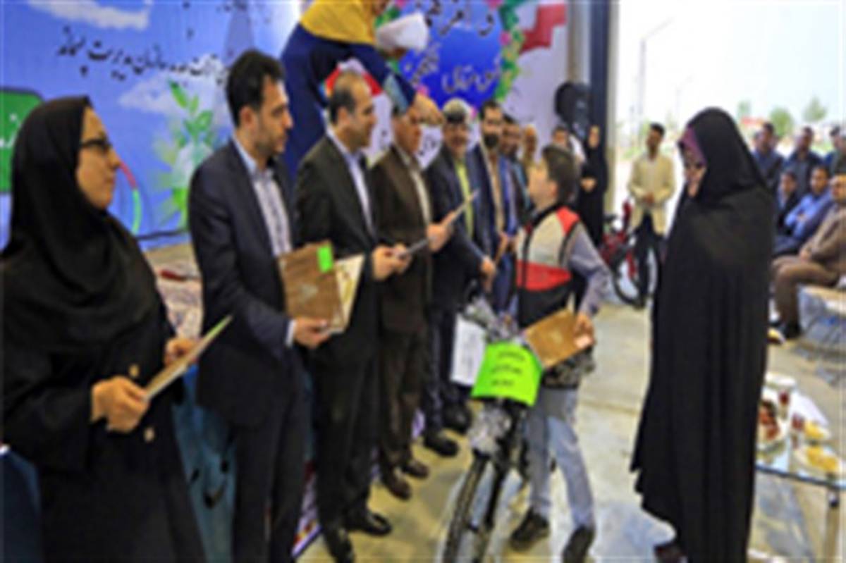 تقدیر از 75 برگزیده مسابقه دانش آموزی سازمان مدیریت پسماند شهرداری همدان
