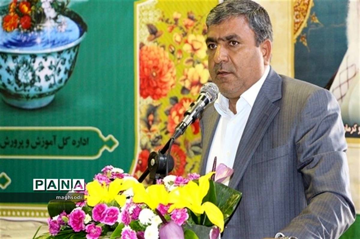 تفکر، تمسک، خواندن و تدبر در آیات قرآن سبب رشد و تکامل انسان می شود
