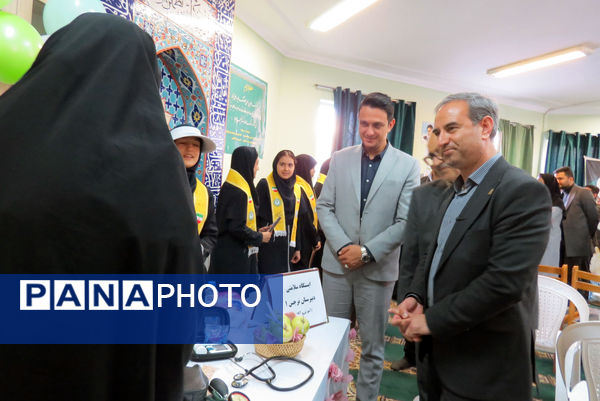 افتتاح نمایشگاه کتاب به‌مناسبت هفته کتاب و کتاب‌خوانی 