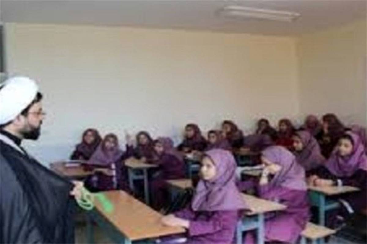 برگزاری گفتمان های دینی در مدارس شهرستان بهارستان