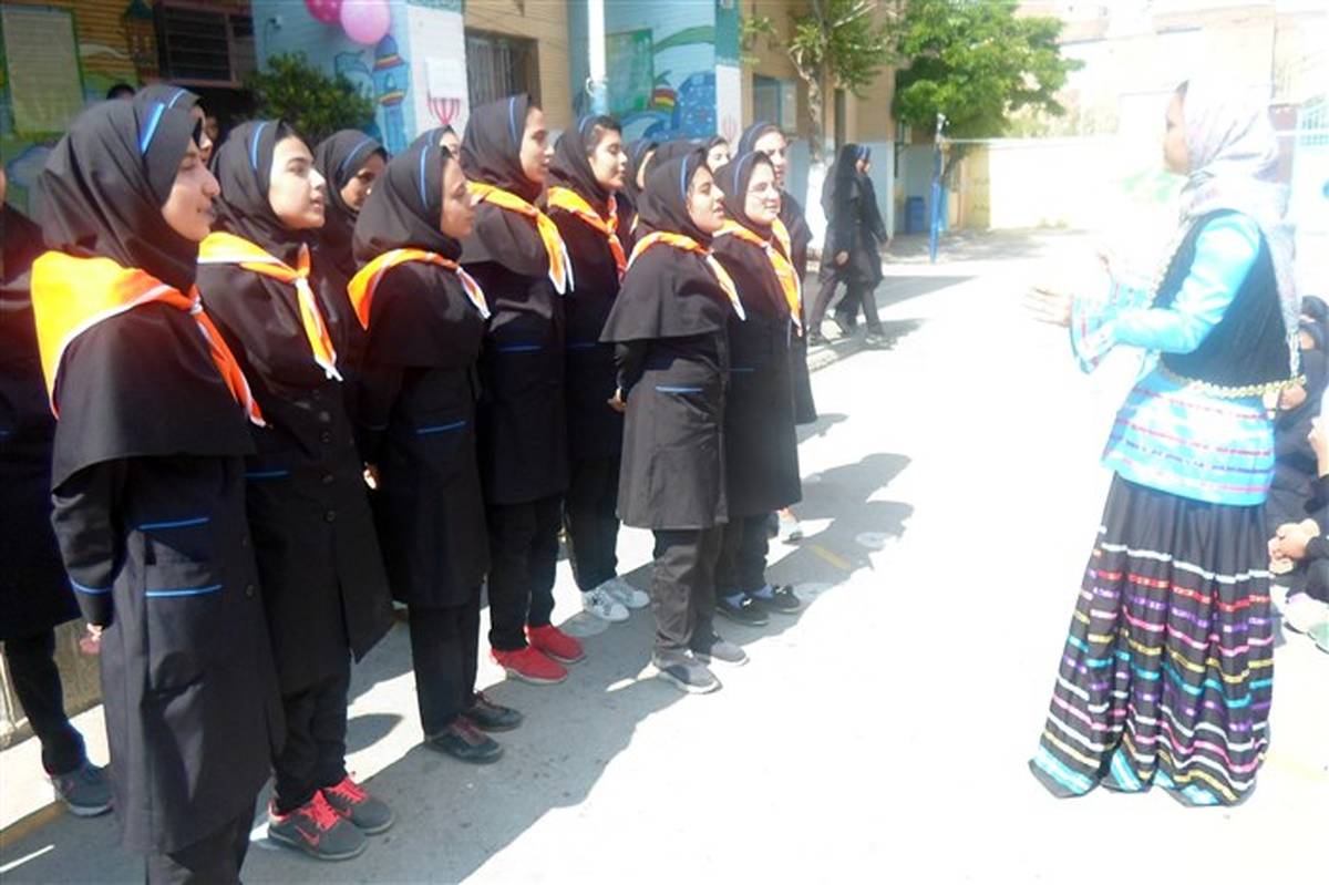 جشن و سپاس معلم دانش آموزان دبیرستان دخترانه حضرت خدیجه برگزار شد
