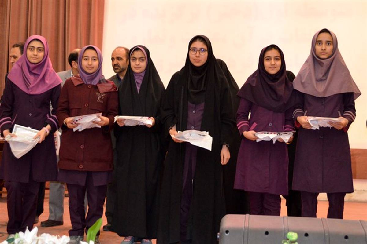 تجلیل  از 700 دانش آموز منتخب مسابقات علوم قرآنی و فرهنگی هنری ناحیه یک اراک