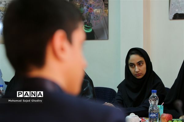 اولین نشست مشترک منتخبین شوراها و مجلس دانش آموزی