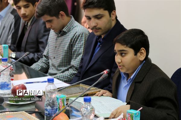 اولین نشست مشترک منتخبین شوراها و مجلس دانش آموزی