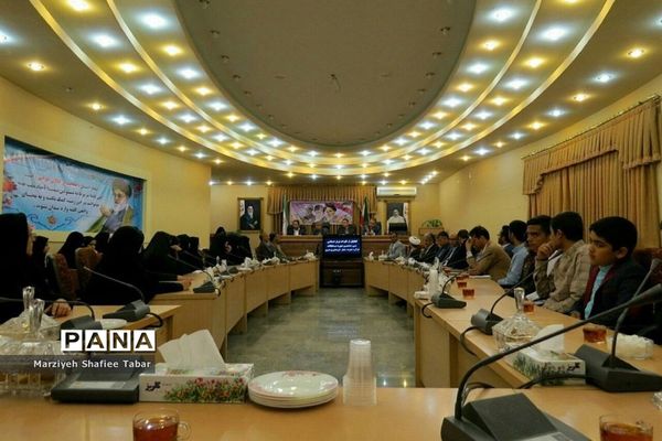تقدیر از دانش آموزان برتر در مسابقات قرآن ،عترت ونماز ومسابقات فرهنگی هنری شهرستان سربیشه