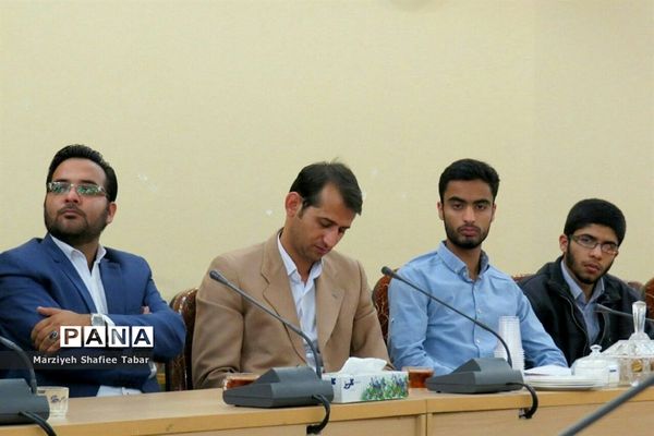 تقدیر از دانش آموزان برتر در مسابقات قرآن ،عترت ونماز ومسابقات فرهنگی هنری شهرستان سربیشه