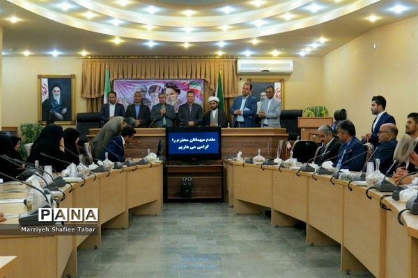 تقدیر از دانش آموزان برتر در مسابقات قرآن ،عترت ونماز ومسابقات فرهنگی هنری شهرستان سربیشه