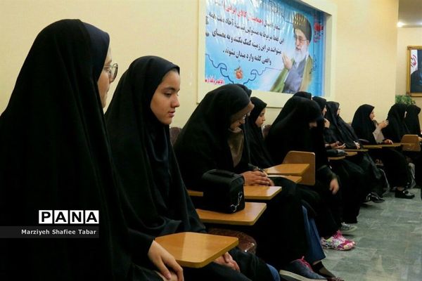 تقدیر از دانش آموزان برتر در مسابقات قرآن ،عترت ونماز ومسابقات فرهنگی هنری شهرستان سربیشه