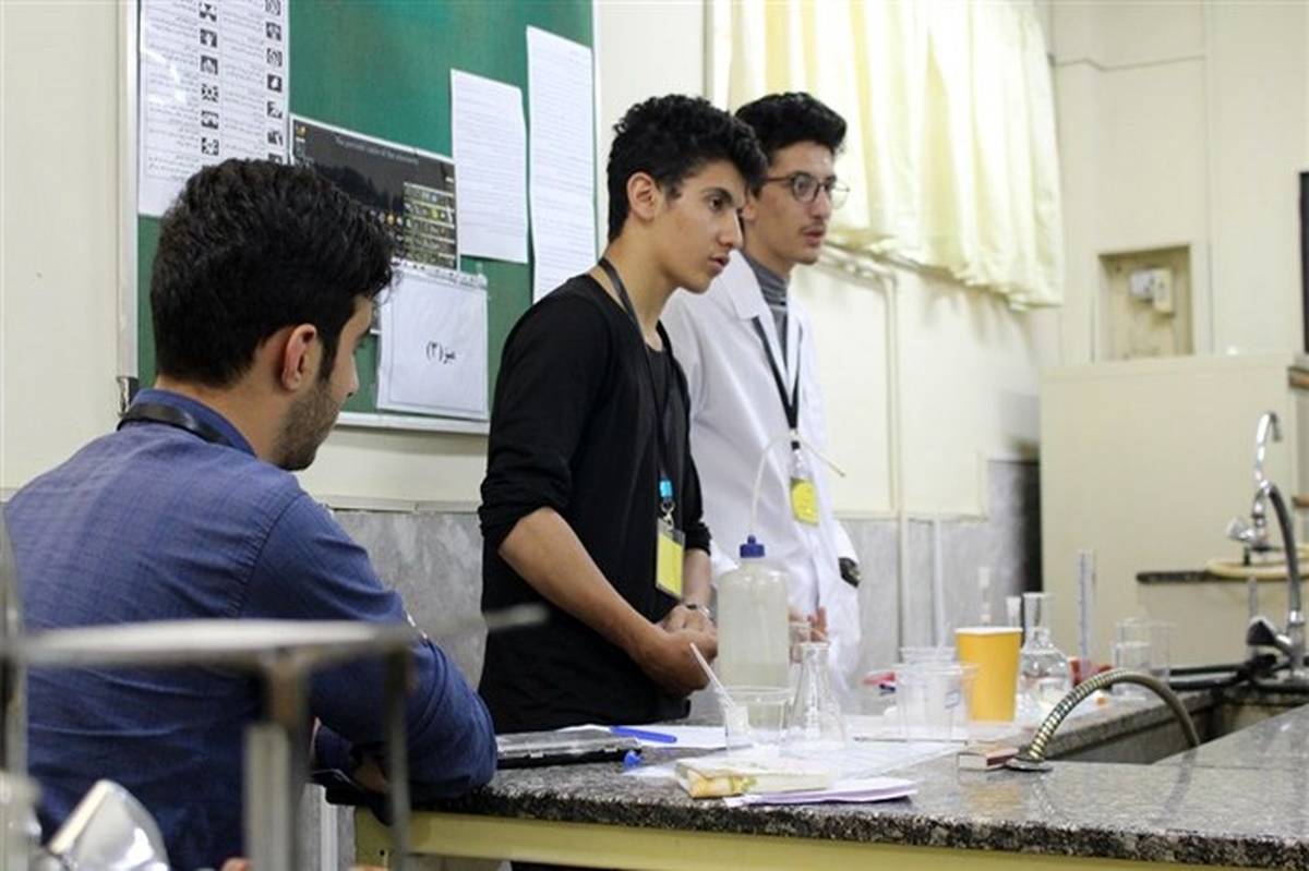 برگزاری مرحله استانی مسابقات آزمایشگاهی در چهاردانگه