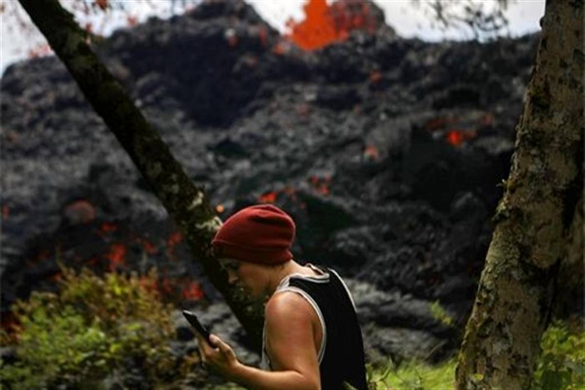 تصاویر/ ادامه انفجارها در آتشفشان هاوایی و پیش‌روی مواد مذاب