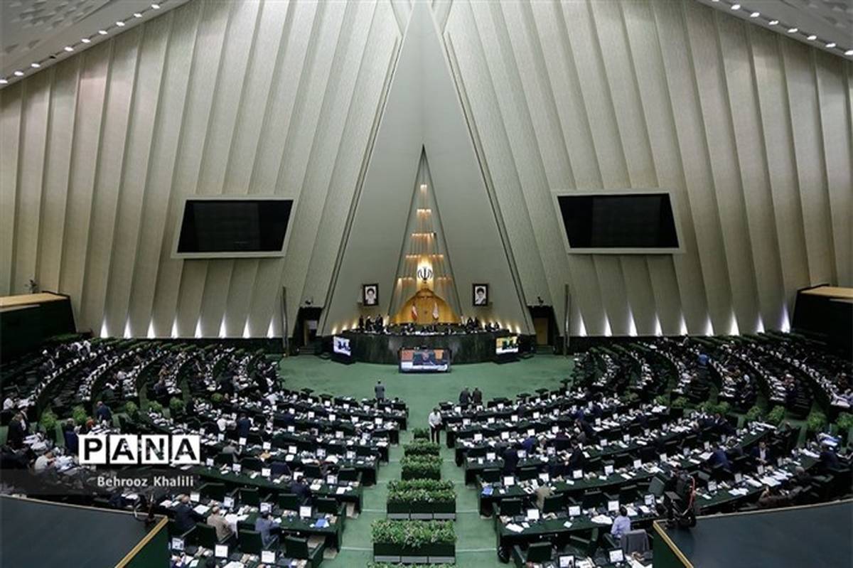 4 روایت از نشست غیرعلنی مجلس: درخواست ظریف از نمایندگان و  ادامه حاشیه‌های FATF