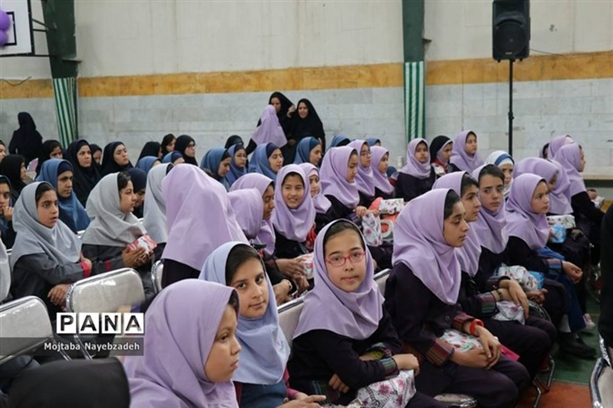 فرماندار شهرستان دشتی:  کار معلمان با مسائل مادی قابل جبران نیست