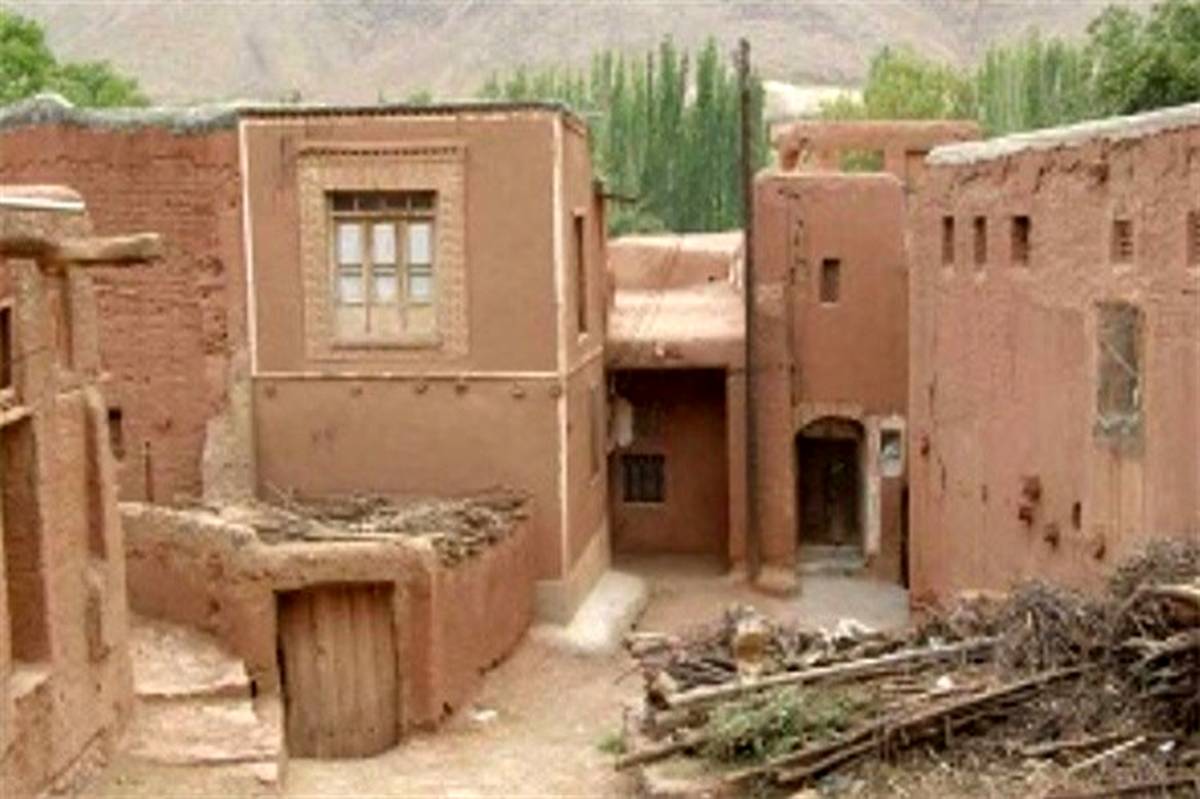 فرمانداران اجرای طرح بیمه اماکن روستایی در استان را گسترش دهند
