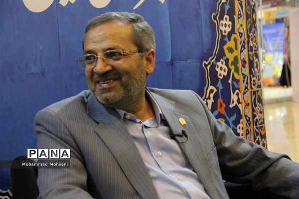 حضورعلیرضا کاظمی معاون پرورشی و فرهنگی وزارت آموزش و پرورش در نمایشگاه قرآن کریم
