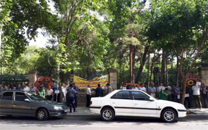 تجمع  صنف آژانس داران در اعتراض  به افزایش 700برابری نرخ ورود  به محدود ترافیک