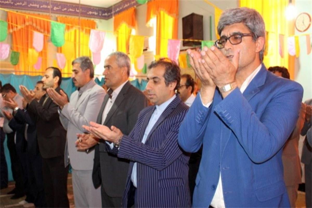 نماز جماعت در اداره کل آموزش و پرورش استان بوشهر بر گزار می شود