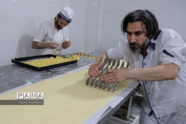 پخت زولبیا و بامیه در ماه رمضان