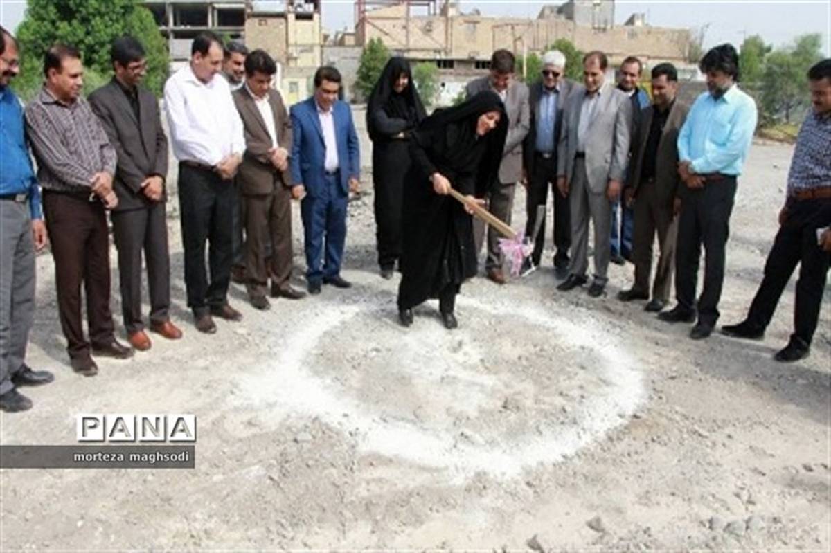 کلنگ احداث 4 مدرسه خیرساز در شهرستان جیرفت به زمین زده شد