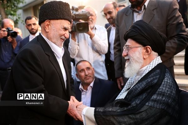 دیدار جمعی از شاعران و اهالی فرهنگ و ادب با مقام معظم رهبری