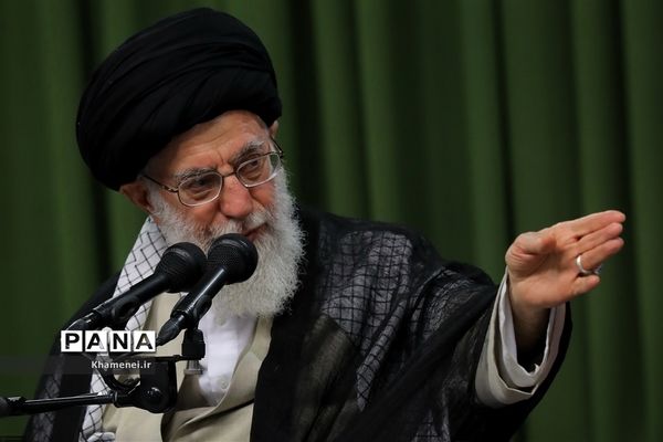 دیدار جمعی از شاعران و اهالی فرهنگ و ادب با مقام معظم رهبری