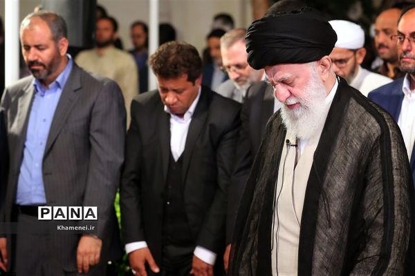 دیدار جمعی از شاعران و اهالی فرهنگ و ادب با مقام معظم رهبری