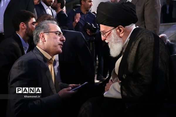 دیدار جمعی از شاعران و اهالی فرهنگ و ادب با مقام معظم رهبری