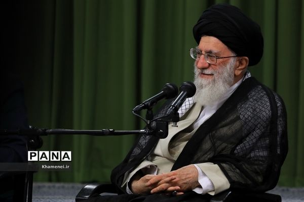 دیدار جمعی از شاعران و اهالی فرهنگ و ادب با مقام معظم رهبری