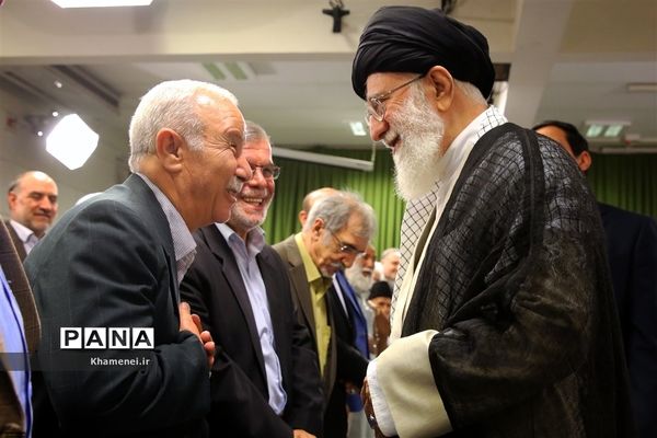 دیدار جمعی از شاعران و اهالی فرهنگ و ادب با مقام معظم رهبری