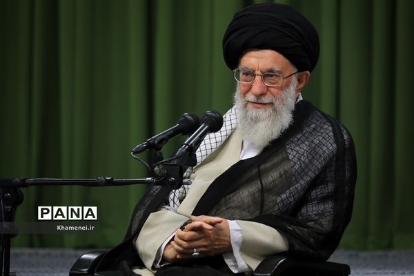 دیدار جمعی از شاعران و اهالی فرهنگ و ادب با مقام معظم رهبری