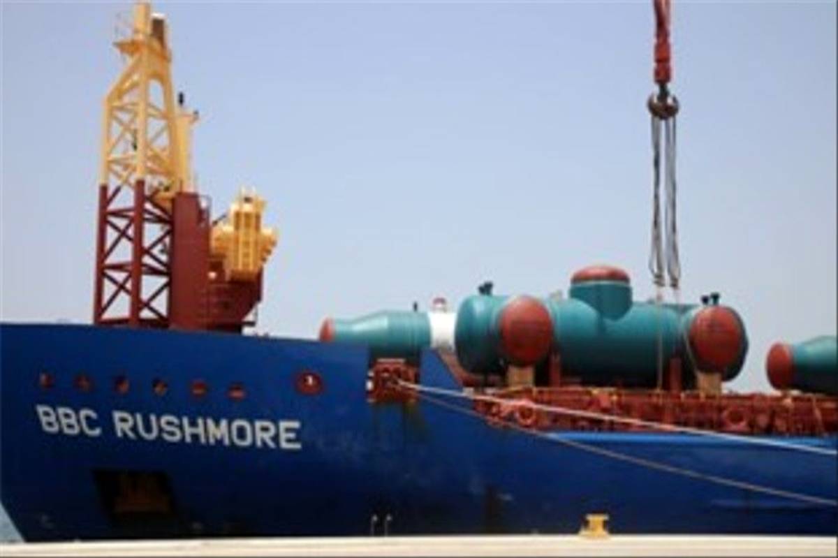 ورود کشتی حامل اولین محموله تجهیزات احداث واحدهای پتروشیمی به بندر شهیدبهشتی چابهار