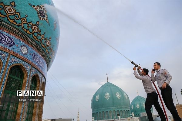 تعویض پرچم و شست و شوی گنبد مسجد مقدس جمکران