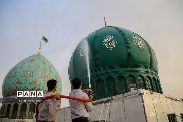 تعویض پرچم و شست و شوی گنبد مسجد مقدس جمکران