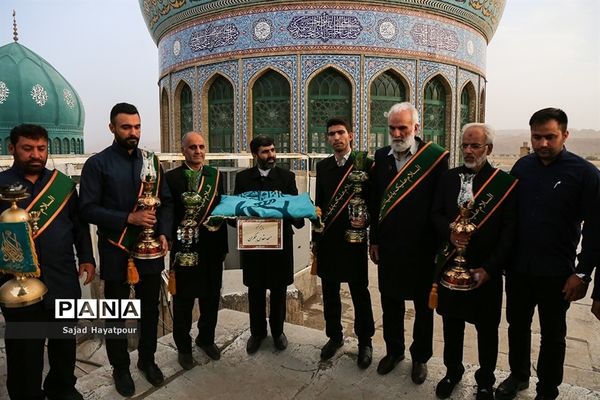 تعویض پرچم و شست و شوی گنبد مسجد مقدس جمکران