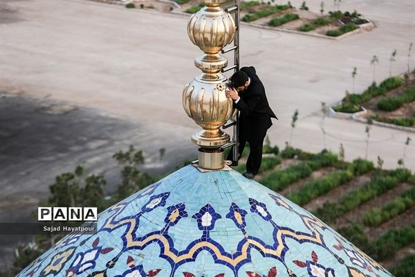 تعویض پرچم و شست و شوی گنبد مسجد مقدس جمکران