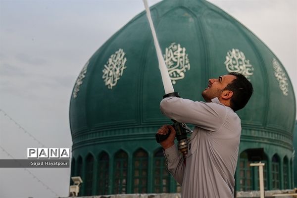 تعویض پرچم و شست و شوی گنبد مسجد مقدس جمکران