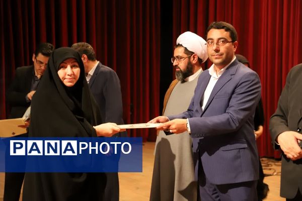 آیین نکوداشت منتخبین مرحله استانی چهل و سومین دوره مسابقات فرهنگی و هنری فردا