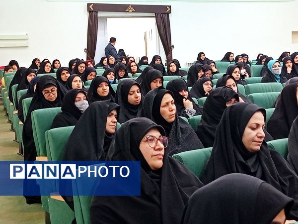 جلسه جهاد تبیین با موضوع بررسی مسائل سیاسی ایران و جهان در کاشمر