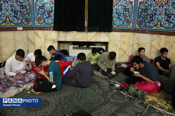 اعتکاف دانش‌آموزی در حسینه ارشاد