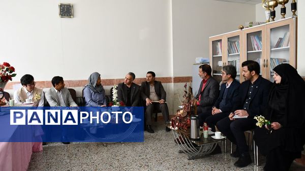 حضور نماینده کمیساریای عالی سازمان ملل در دبستان وحدت بیرجند 