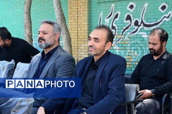 برگزاری آیین افتتاحیه زمین چمن مصنوعی هنرستان صنعت پژوهشان و مدرسه سردار سلیمانی بهارستان ۲