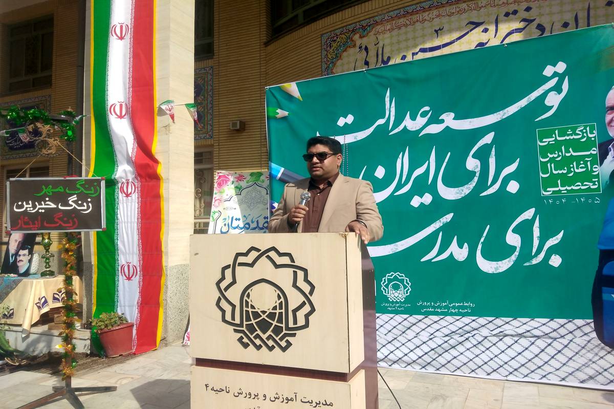 معلمان مانند جهادگران و ایثار گران جنگ به مبارزه با دشمنی به نام جهل و نادانی می‌روند