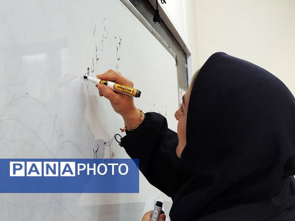 برگزاری کلاس آموزشی با محوریت هویت یابی در دبیرستان دخترانه نور اردبیل