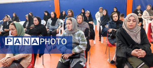 انتخابات انجمن اولیای و مربیان در مدرسه شهدای فرهنگی شهرستان شیروان