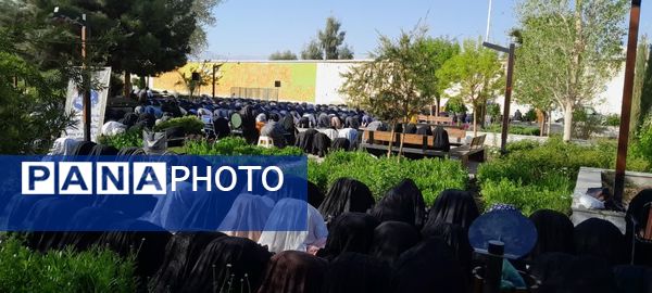 برپایی نماز عید سعید فطر در پارک شهدای کوچه بیوک
